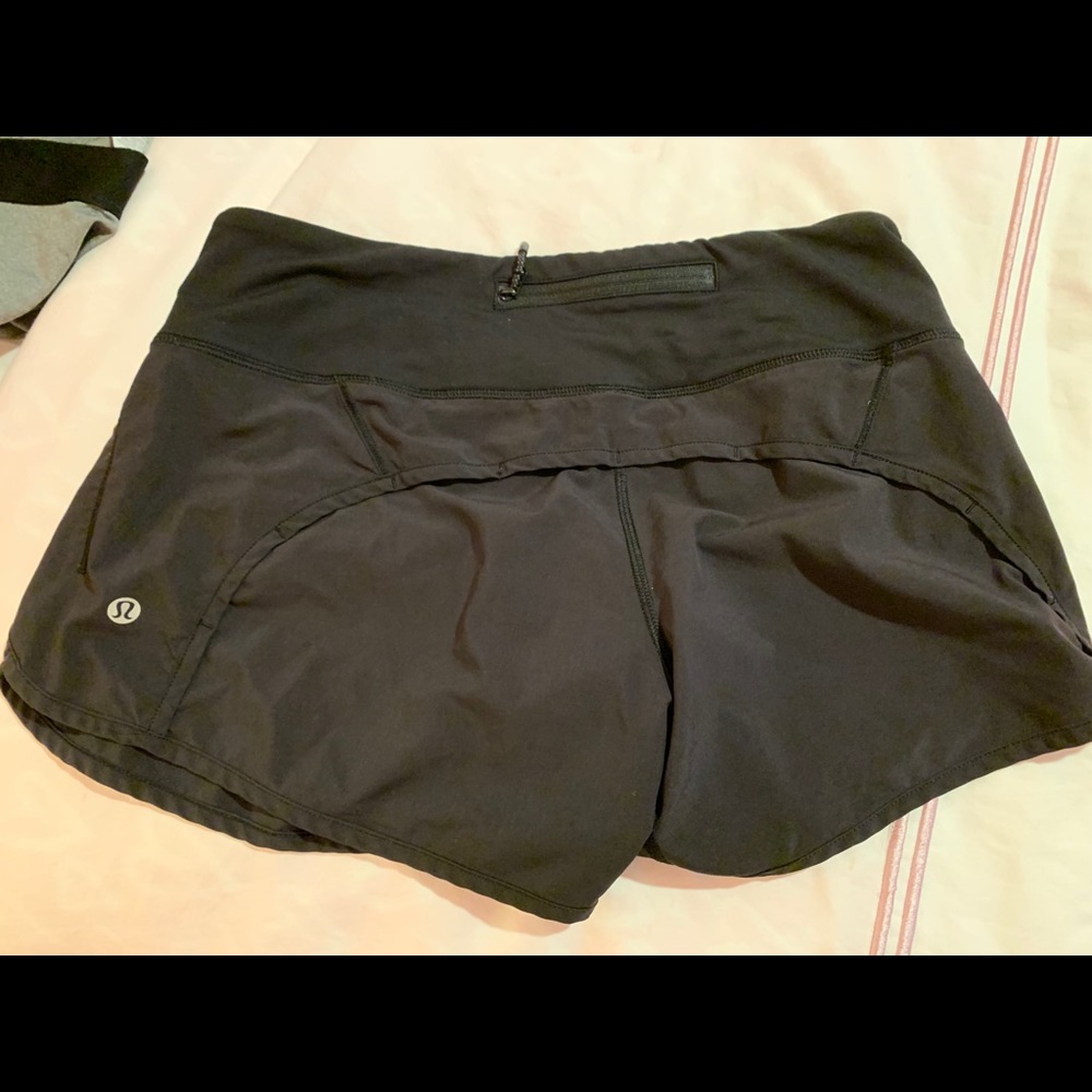 Women’s Lululemon 2.5” running shorts